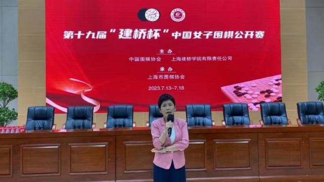布兰切特优雅现身派对 艾米·亚当斯低胸裙亮眼 2014-02-18 当地时间2月16日，英国伦敦，英国电影学院颁奖礼（BAFTA）韦恩斯坦公司派对，凯特·布兰切特、艾米·亚当斯、克里斯托弗·瓦尔兹、奥普拉·温弗里等明星出席。