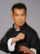 空间隐喻：揭示亲密关系与代际影响的演变《爱的暂停键》巧妙运用空间的转变，揭示了女主角不同亲密关系的变化，每个空间都蕴含着深刻的隐喻。