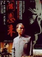 斯嘉丽·约翰逊身穿一身红色西装鲜艳亮相，内配黑色U型衣双胸性感曲线外露，29岁的 《复联2》伦敦首映礼 斯嘉丽美艳、小唐尼搞怪 2015-04-22 伦敦，当地时间4月21日，电影《复仇者联盟2：奥创纪元》首映礼，众主演现身出席。